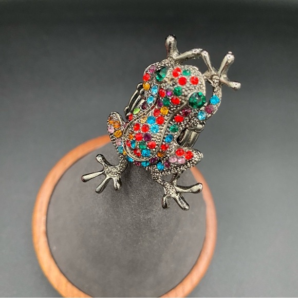 Sparkly Frog Stretch Ring Size 8 - Picture 4 of 17